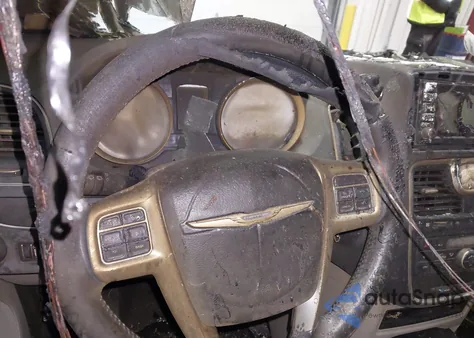 2013 Chrysler Town & Country Touring из США, поврежденный, VIN 2C4RC1BG9DR566006